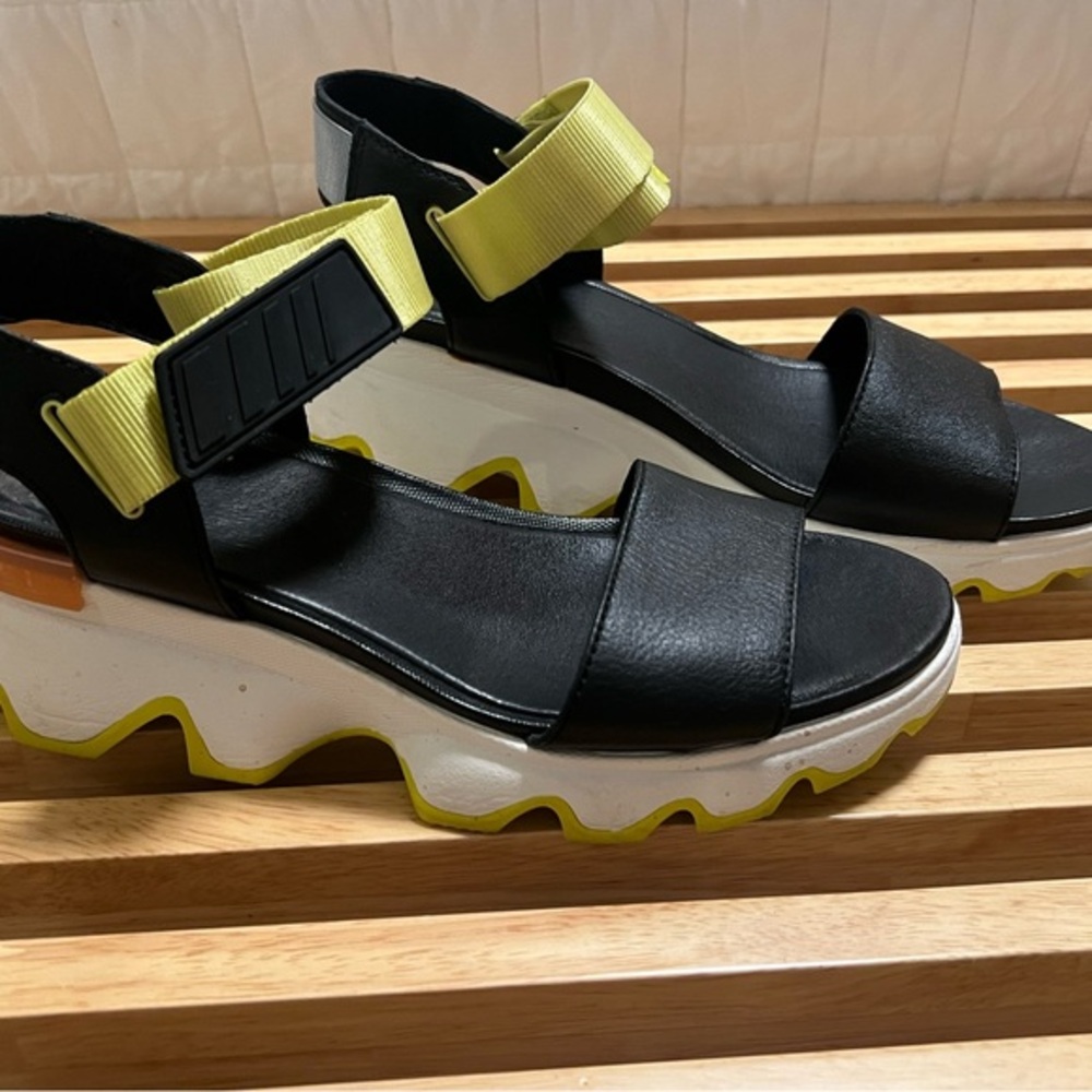 Sorel KINETIC Black and Yellow Sporty Sandals with Chunky Sole